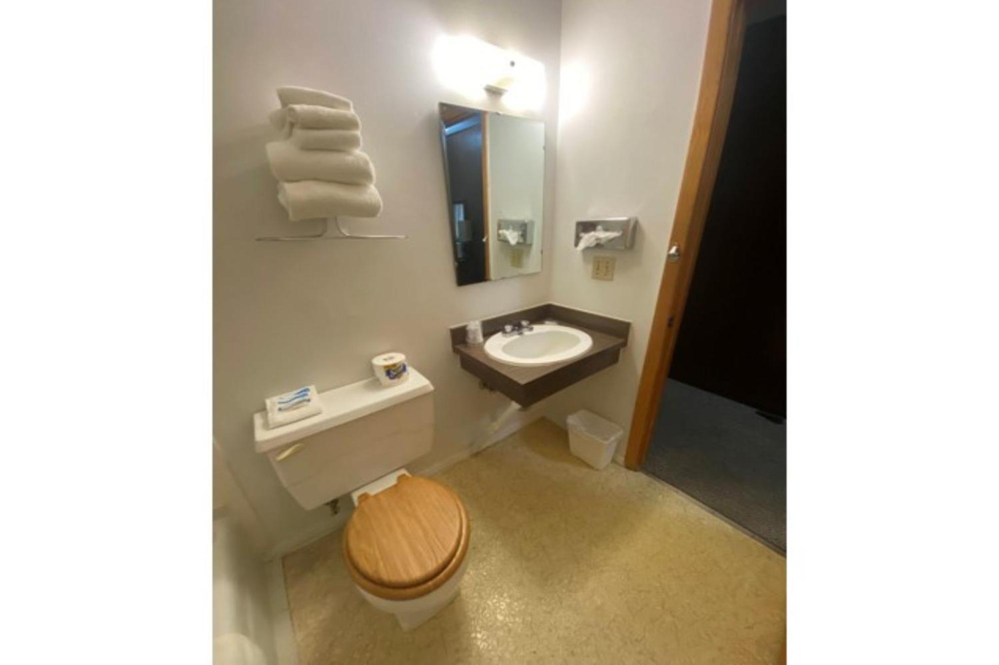 Hotel Voyageur By Oyo At Mn International Falls